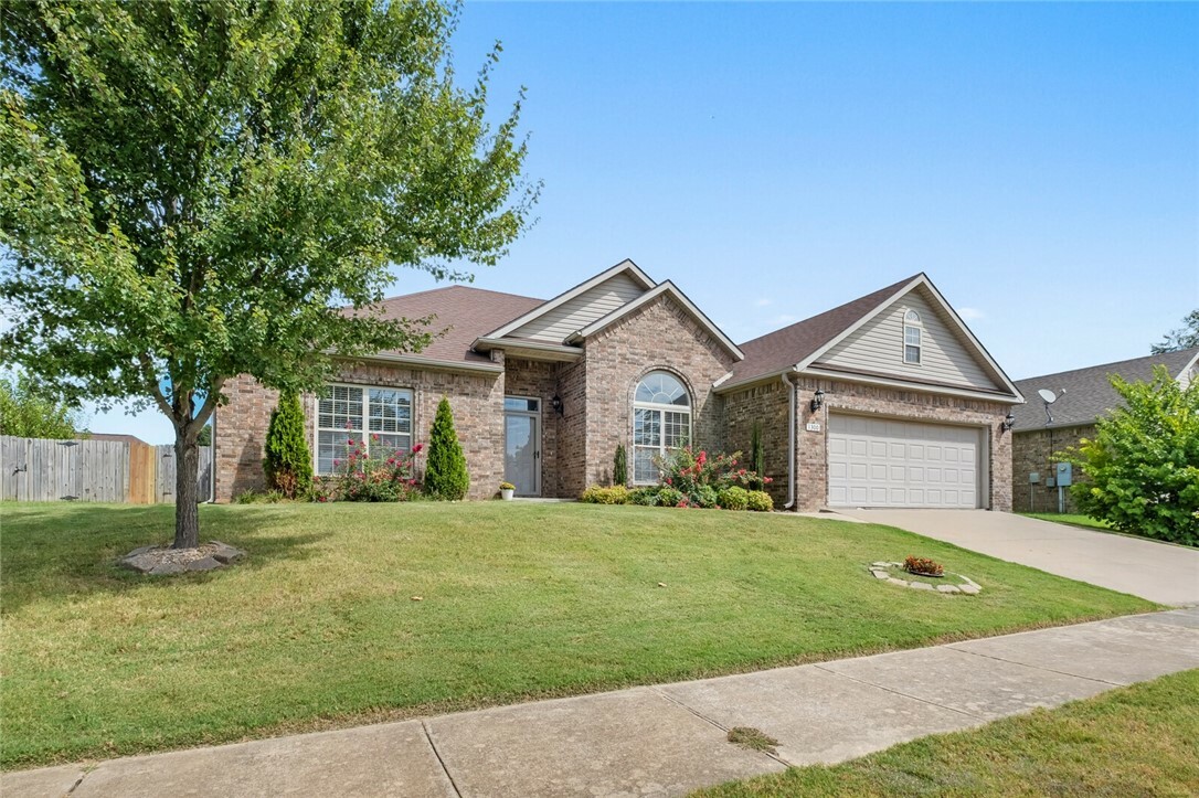 Property Photo:  1300 SW Willow Bend Avenue  AR 72713 