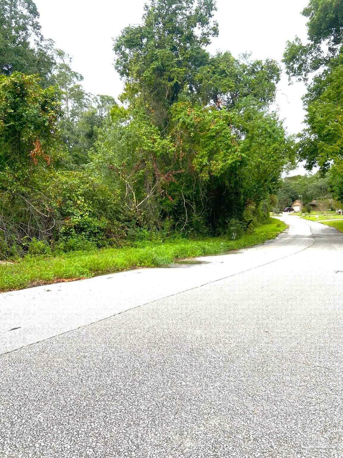 Property Photo:  1220 Chisholm Trl  FL 32514 