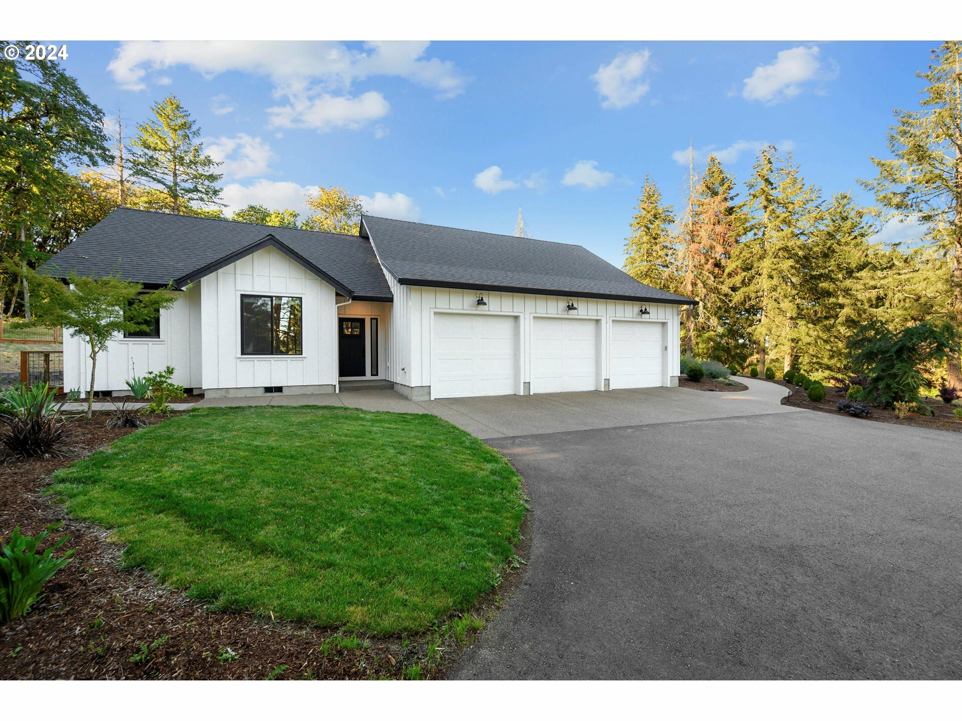 Property Photo:  3287 SW Redmond Hill Rd  OR 97128 