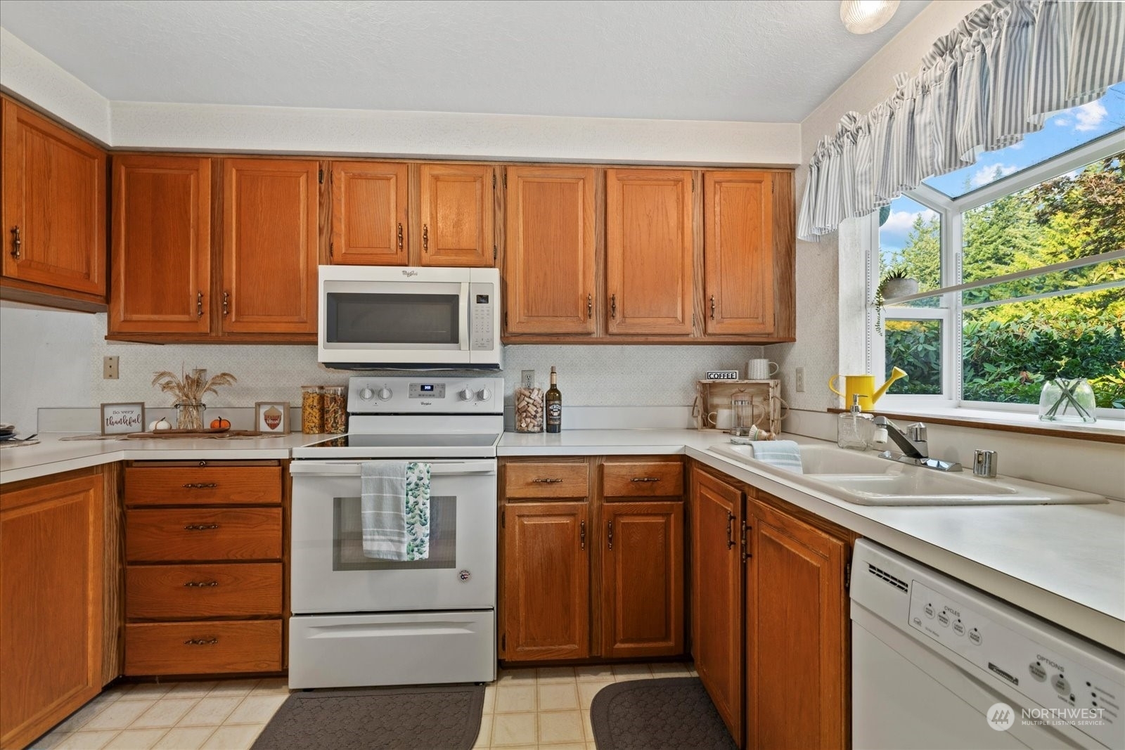Property Photo: 8405 55th Avenue NE 16 WA 98270