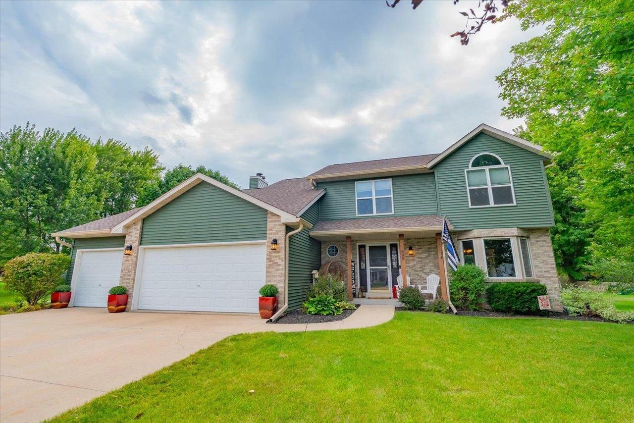 Property Photo: 809 Arendal Court WI 53589