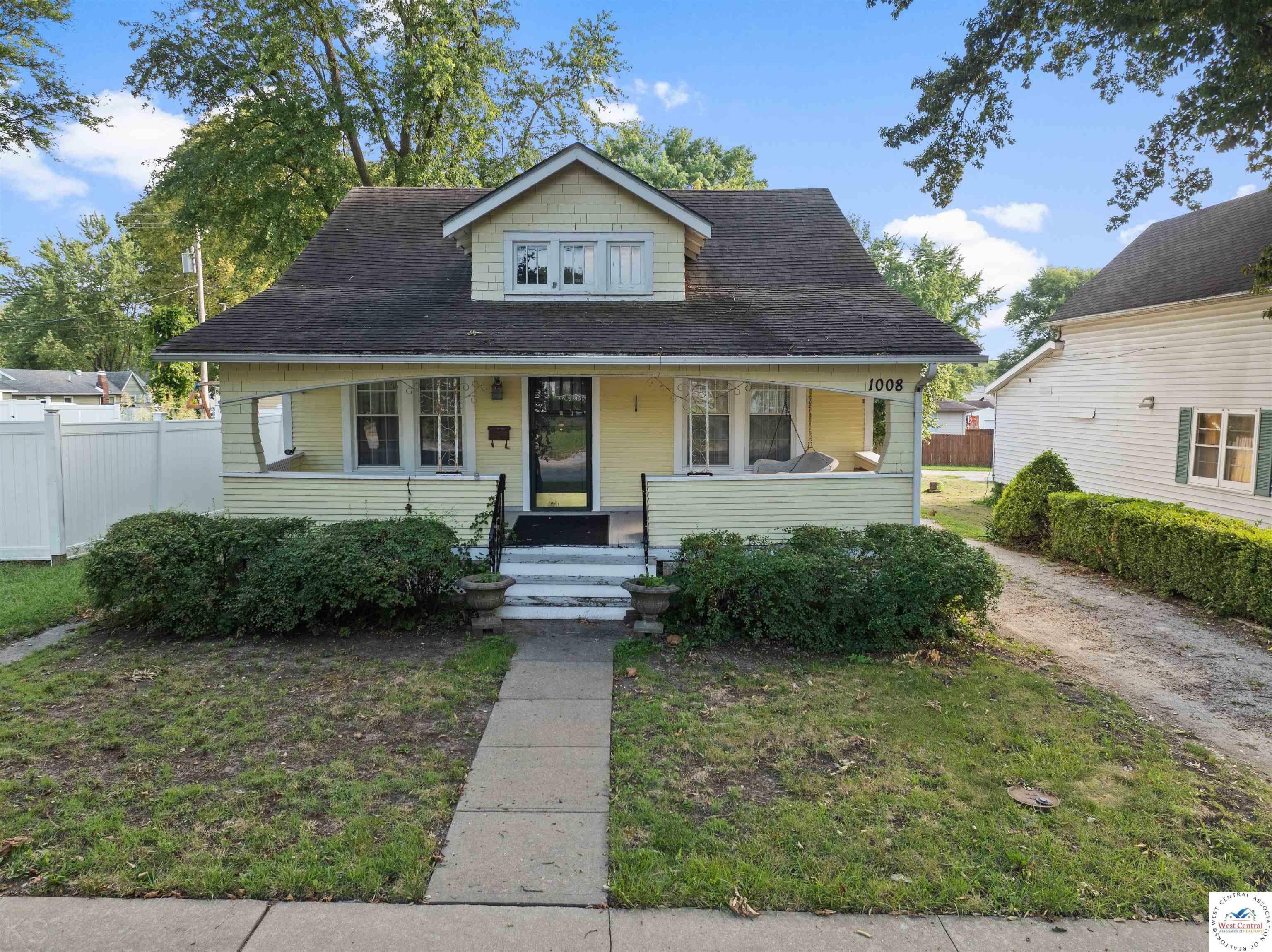 Property Photo:  1008 E Broadway  MO 65301 