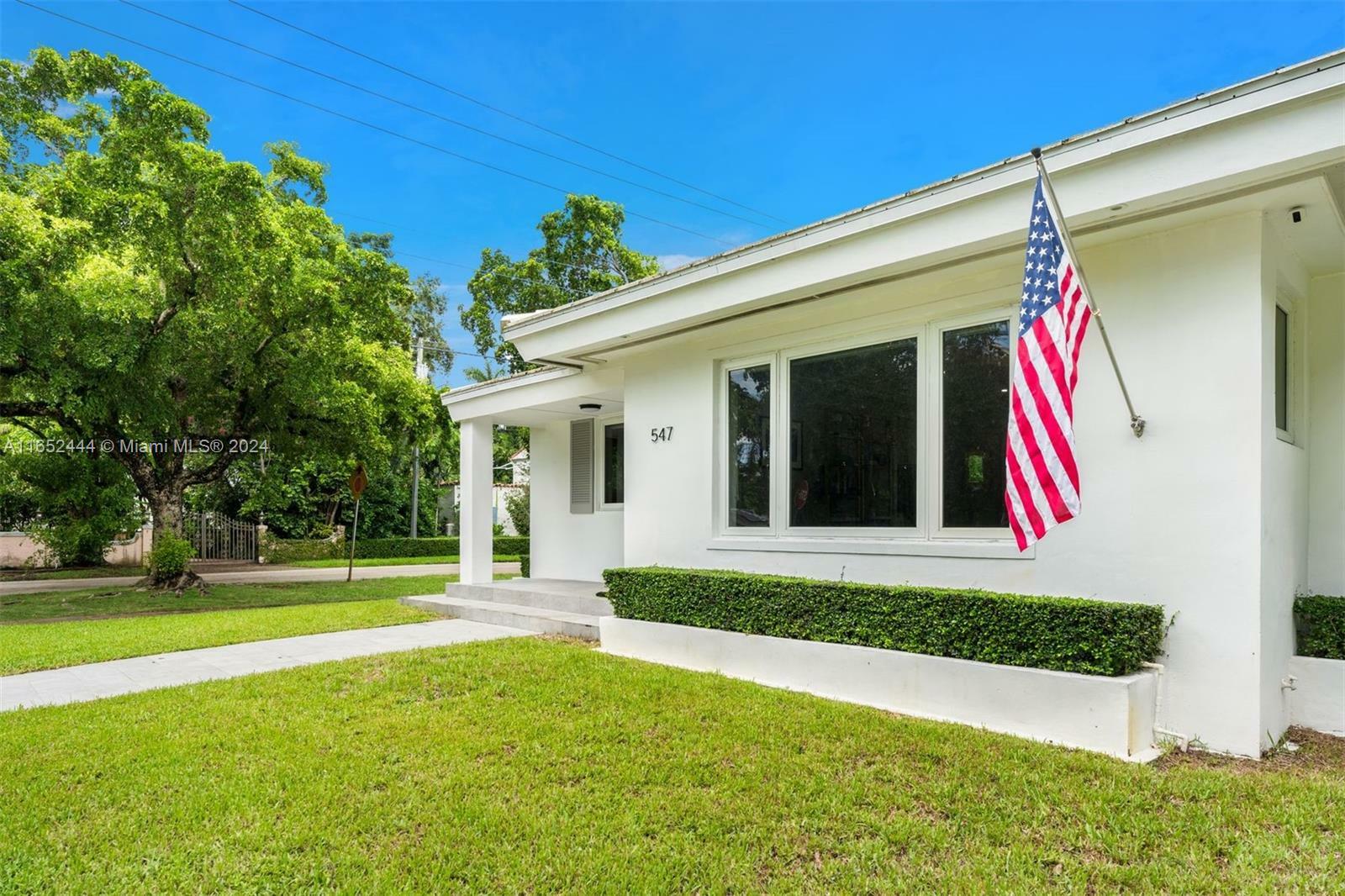 Property Photo:  547 Giralda Ave  FL 33134 