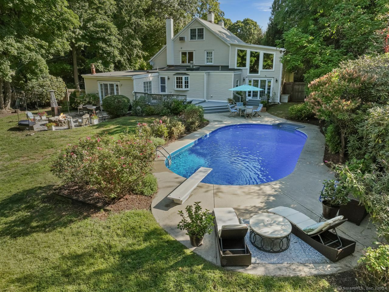 Property Photo:  41 Comstock Hill Avenue  CT 06850 