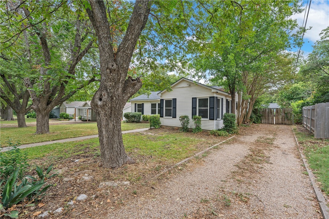 Property Photo:  4220 Harlan Avenue  TX 76710 