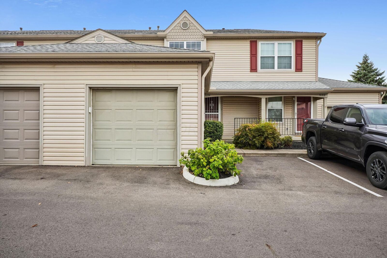 Property Photo:  5684 Mango Lane  OH 43026 