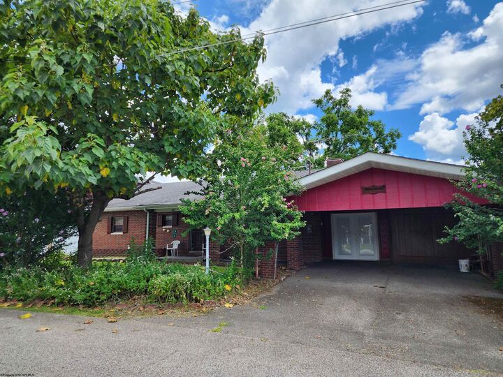 Property Photo: 413 Green Acres Circle WV 25276