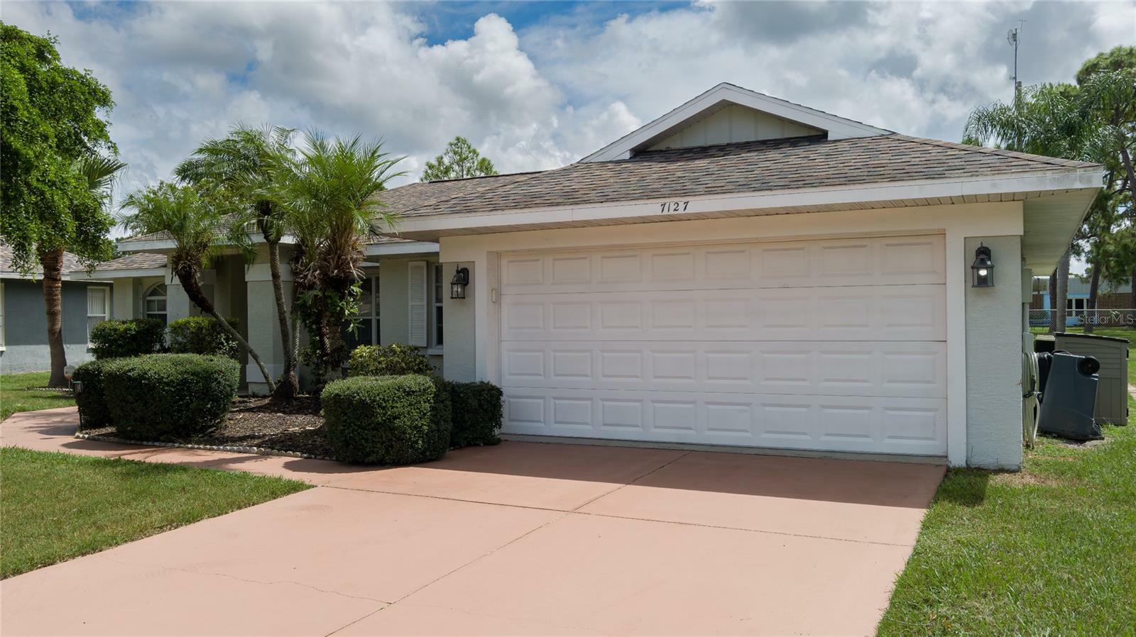 7127 Queen Palm Circle  Sarasota FL 34243 photo