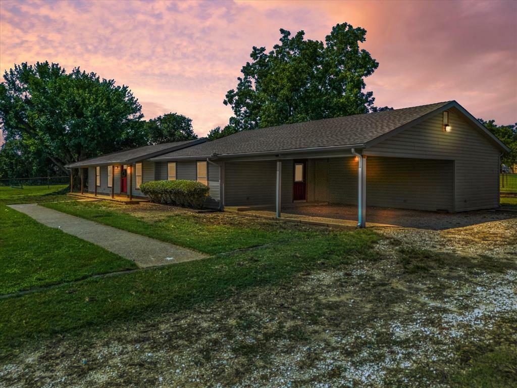 Property Photo:  801 Oak Lane Drive  TX 76058 