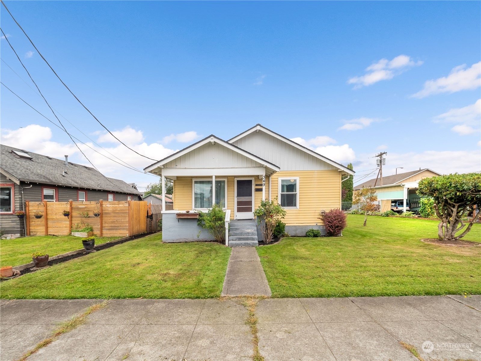 Property Photo:  349 Rainier Avenue  WA 98022 