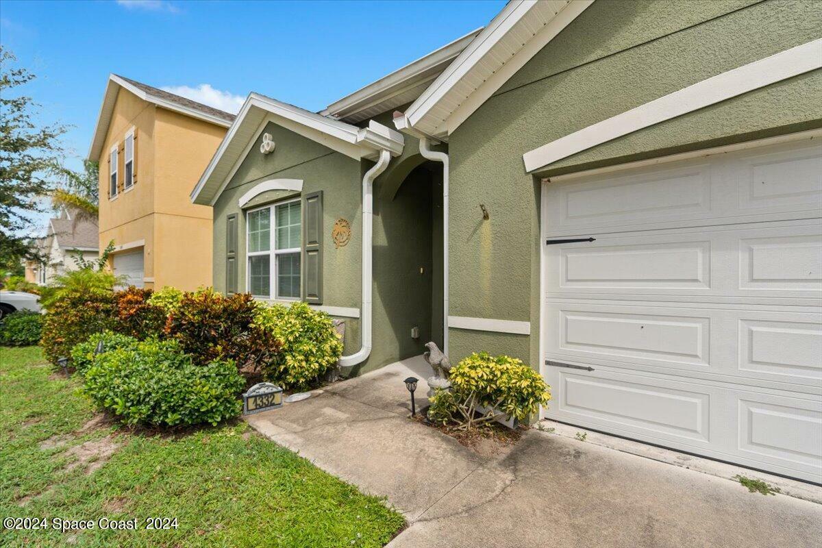 Property Photo:  4332 Starling Place  FL 32754 