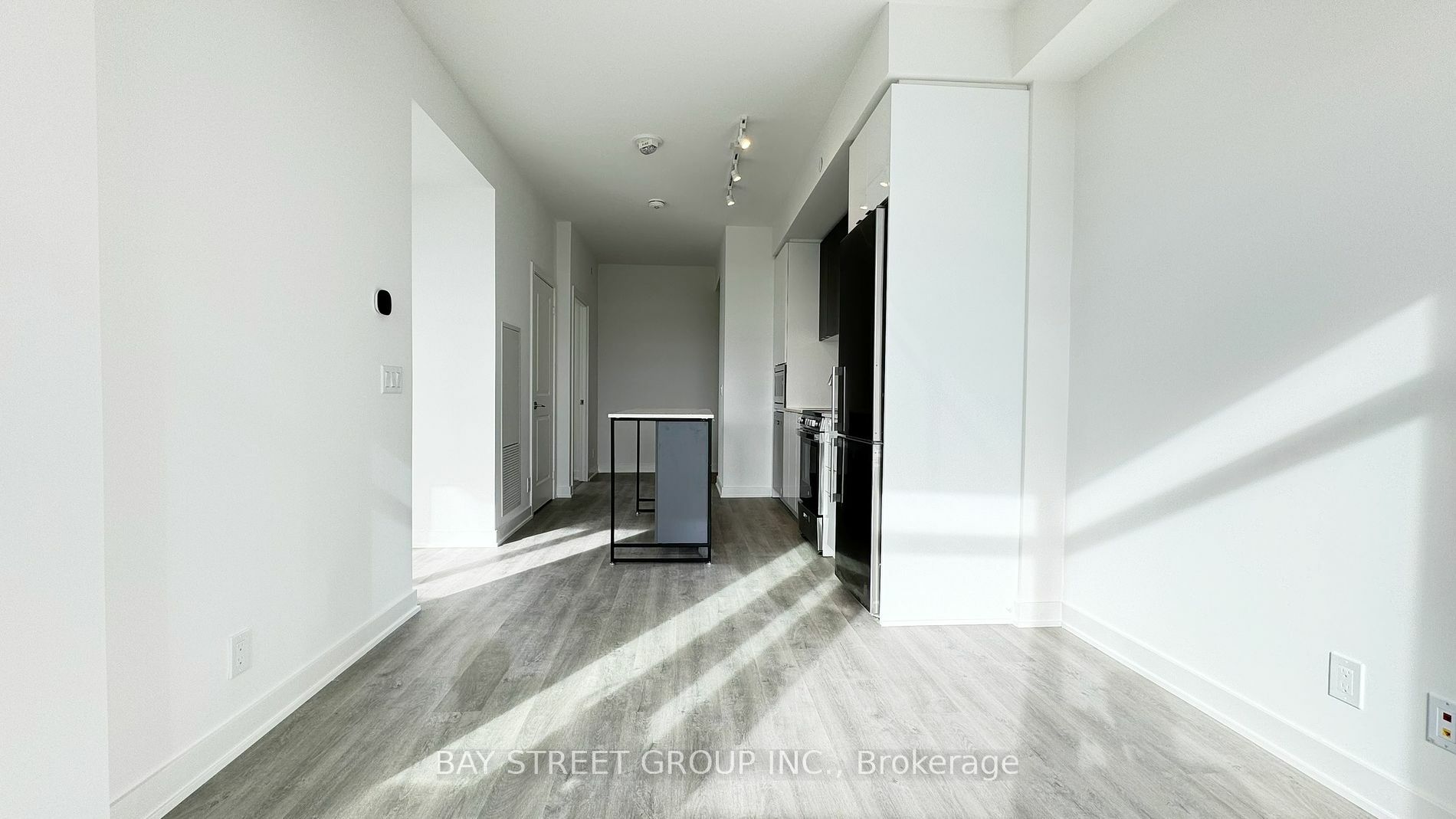 Property Photo:  50 Upper Mall Way B-626  ON L4J 0L8 