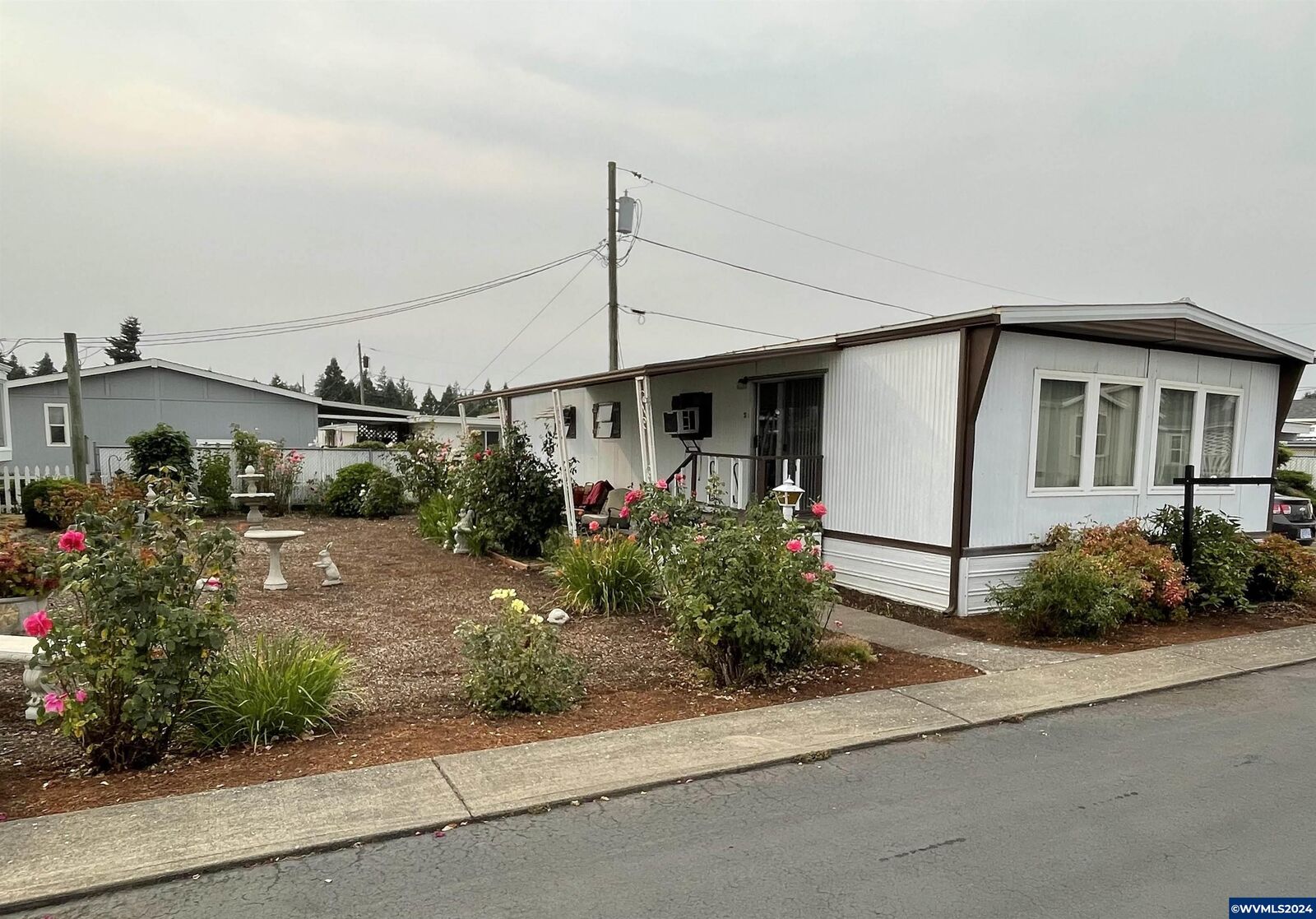 Property Photo: 5523 43rd Pl NE OR 97305