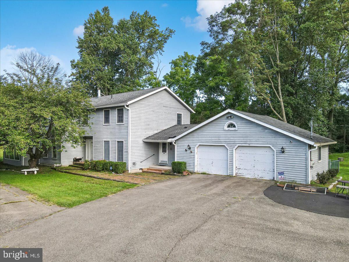 Property Photo:  1111 Campbell Court  PA 18360 