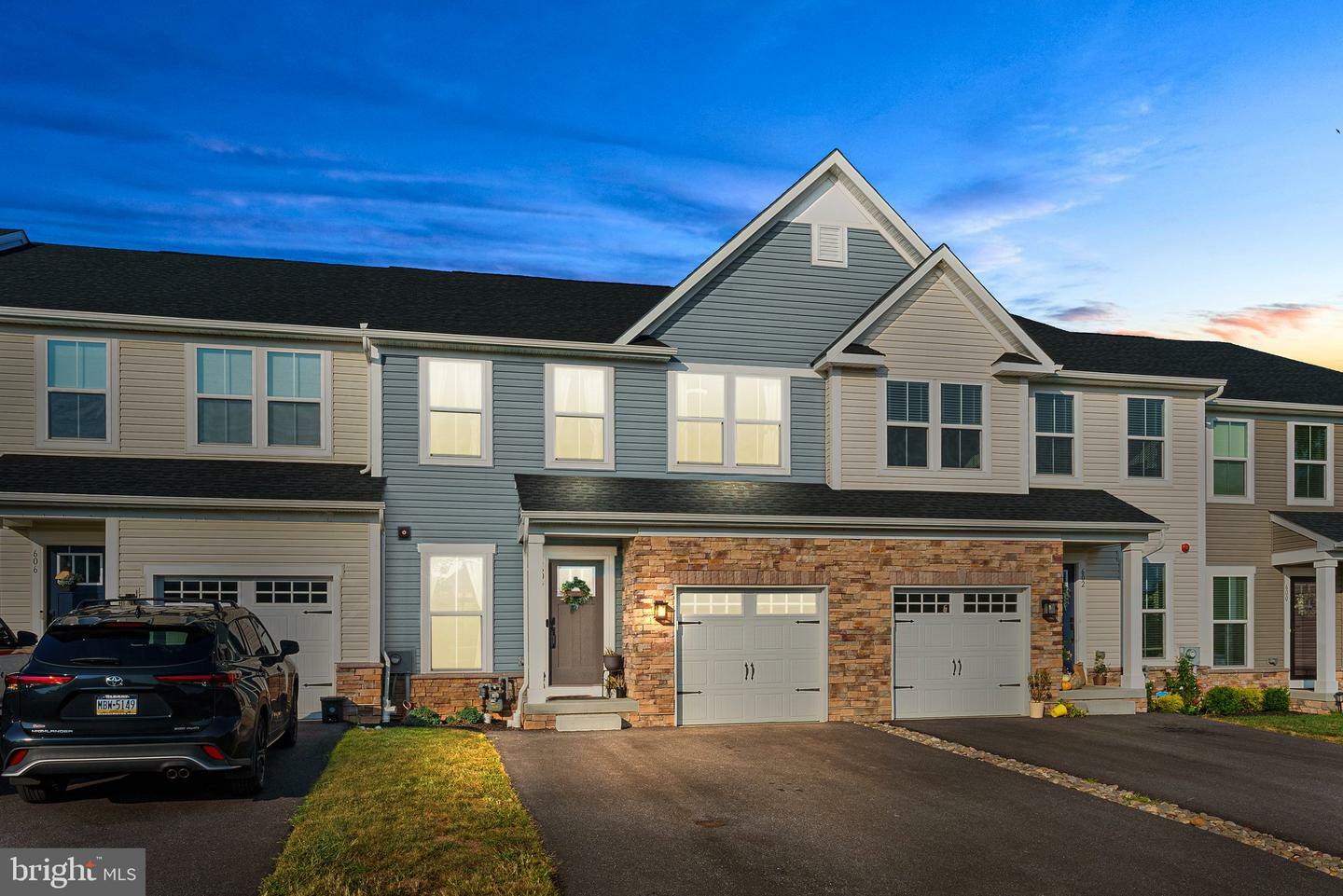 Property Photo:  604 Cascade Way  PA 19348 