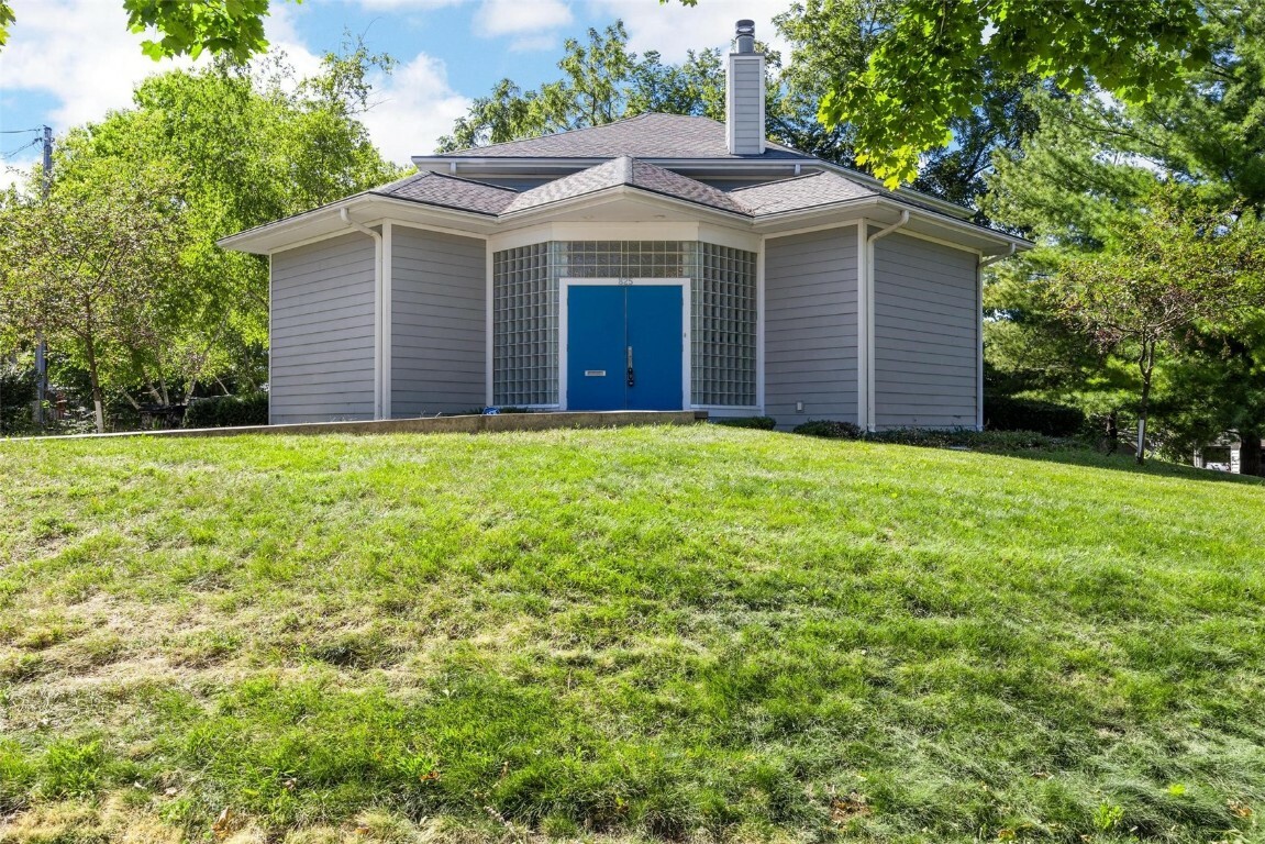 Property Photo:  825 17th Street SE  IA 52403 