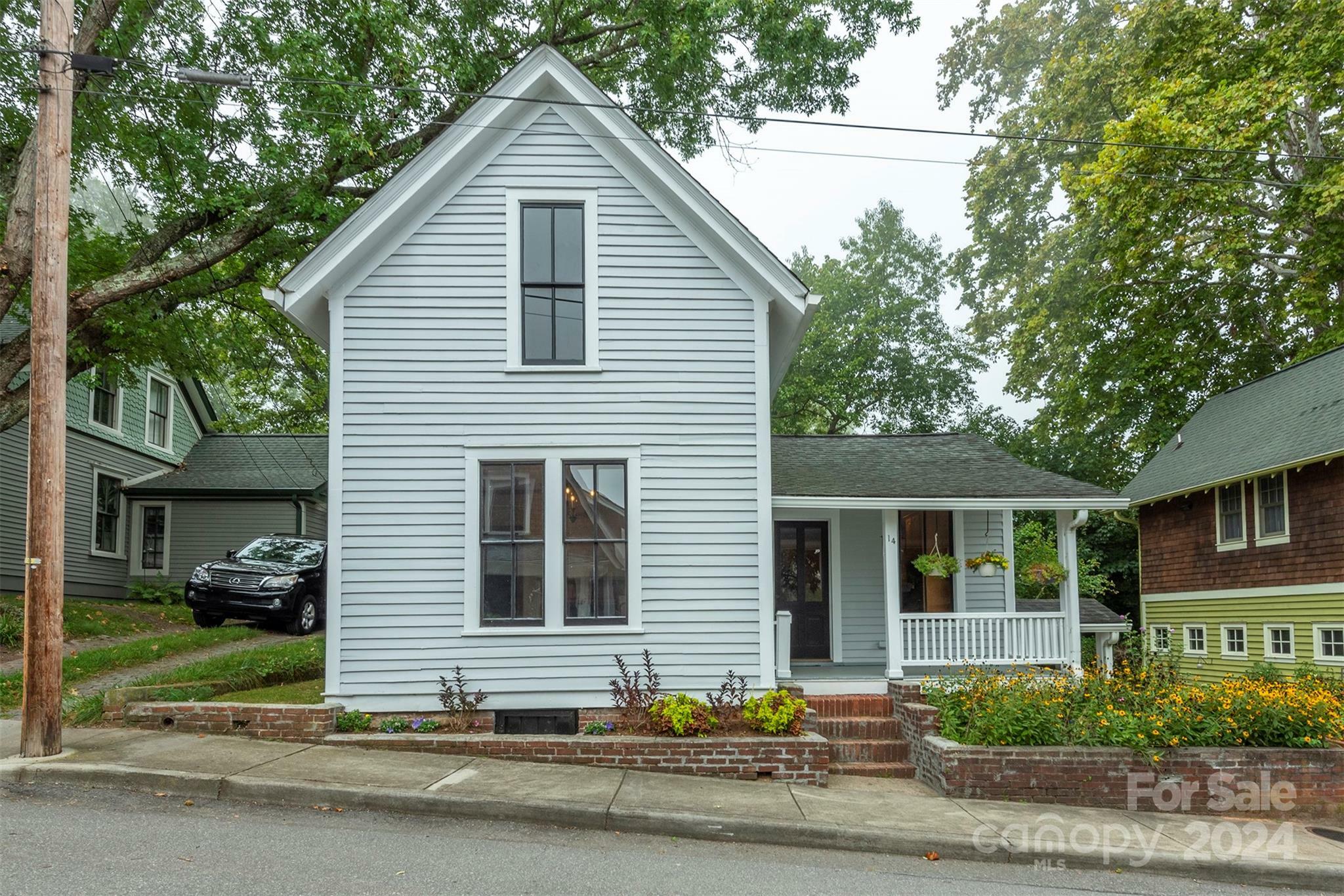 Property Photo:  14 Harrison Street  NC 28801 