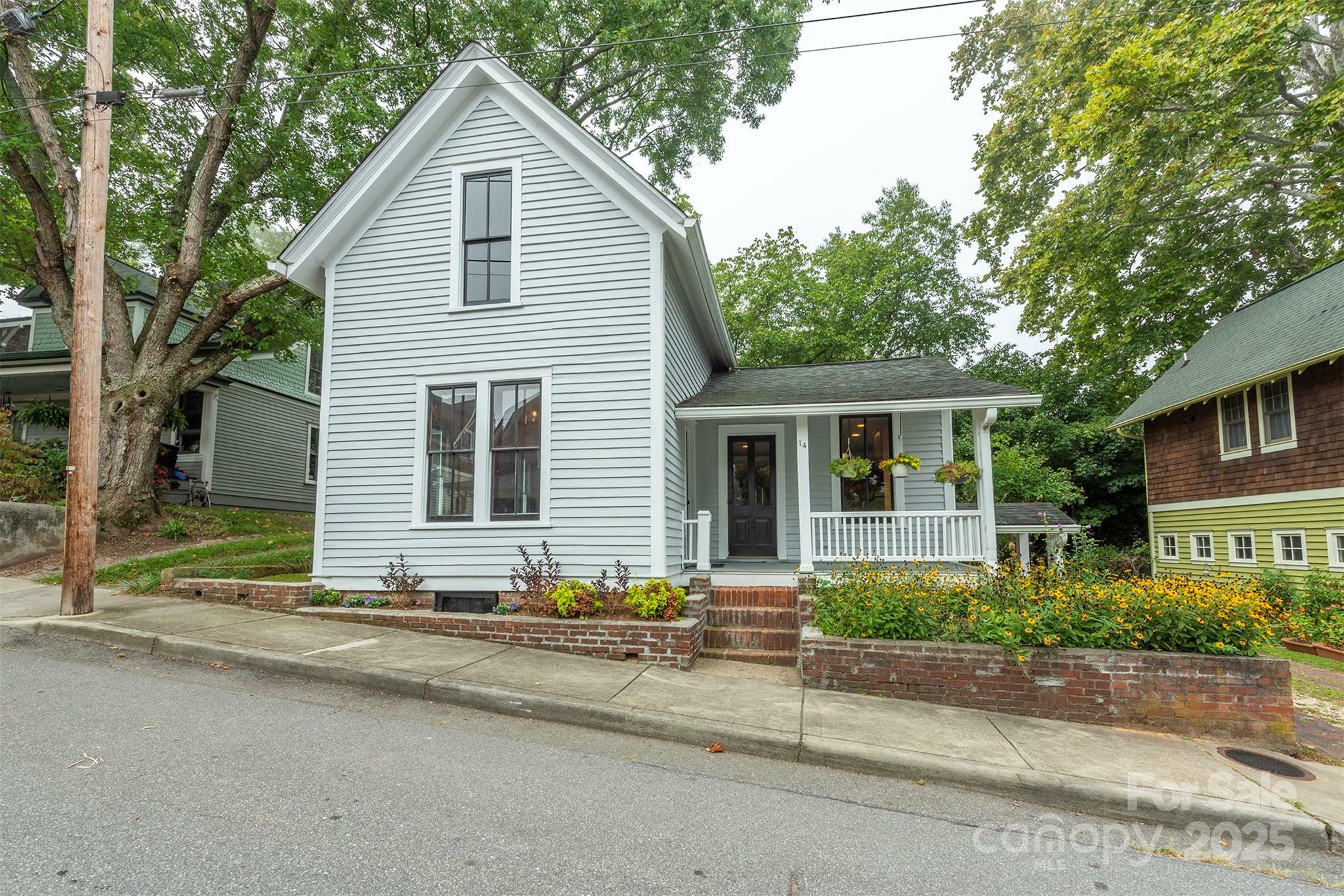 Property Photo:  14 Harrison Street  NC 28801 