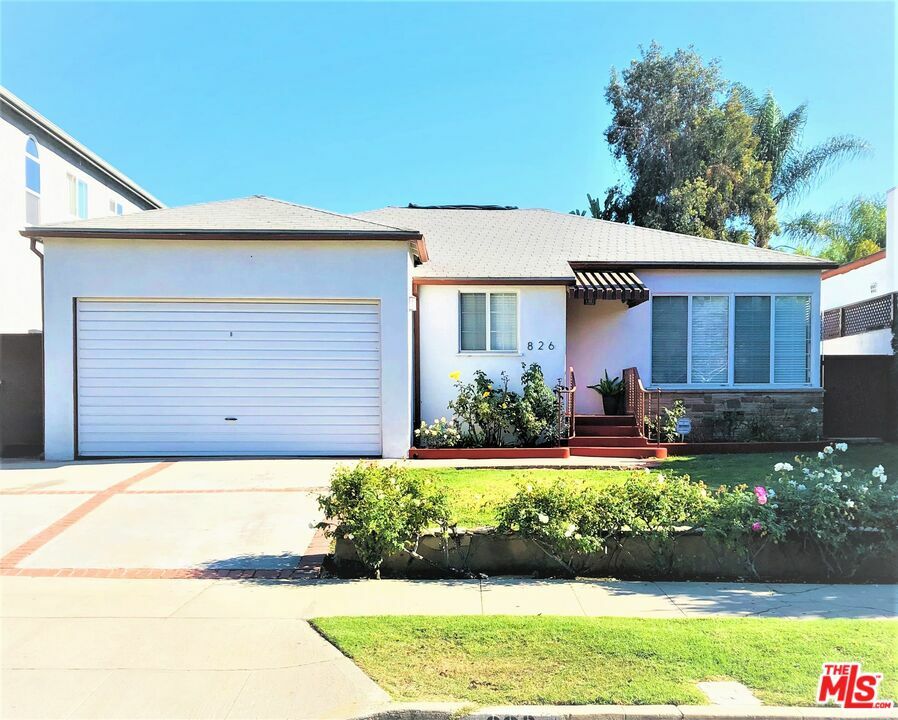 Property Photo:  826  S Genesee Ave  CA 90036 