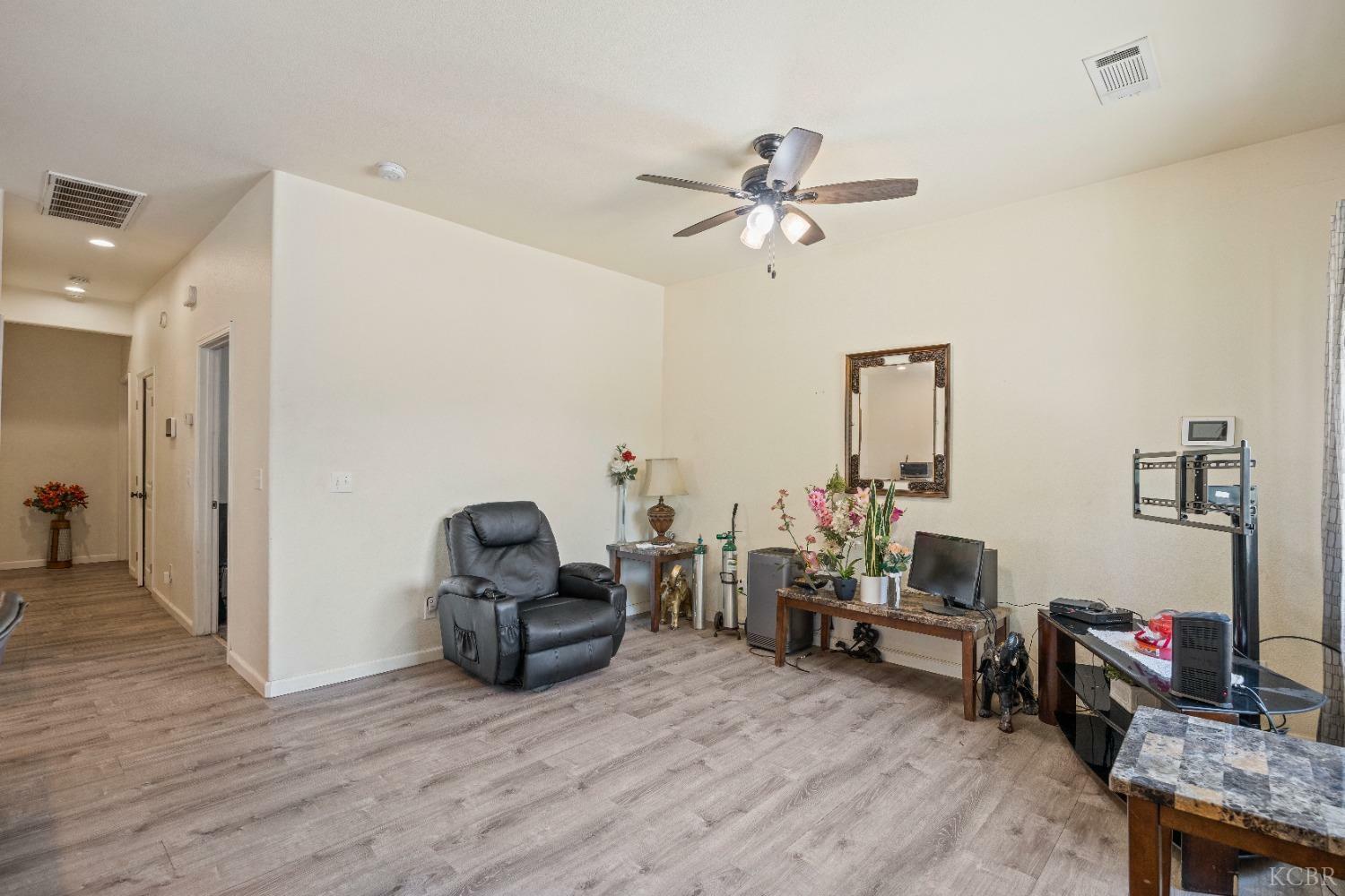 Property Photo:  1052 S Klein Avenue  CA 93654 