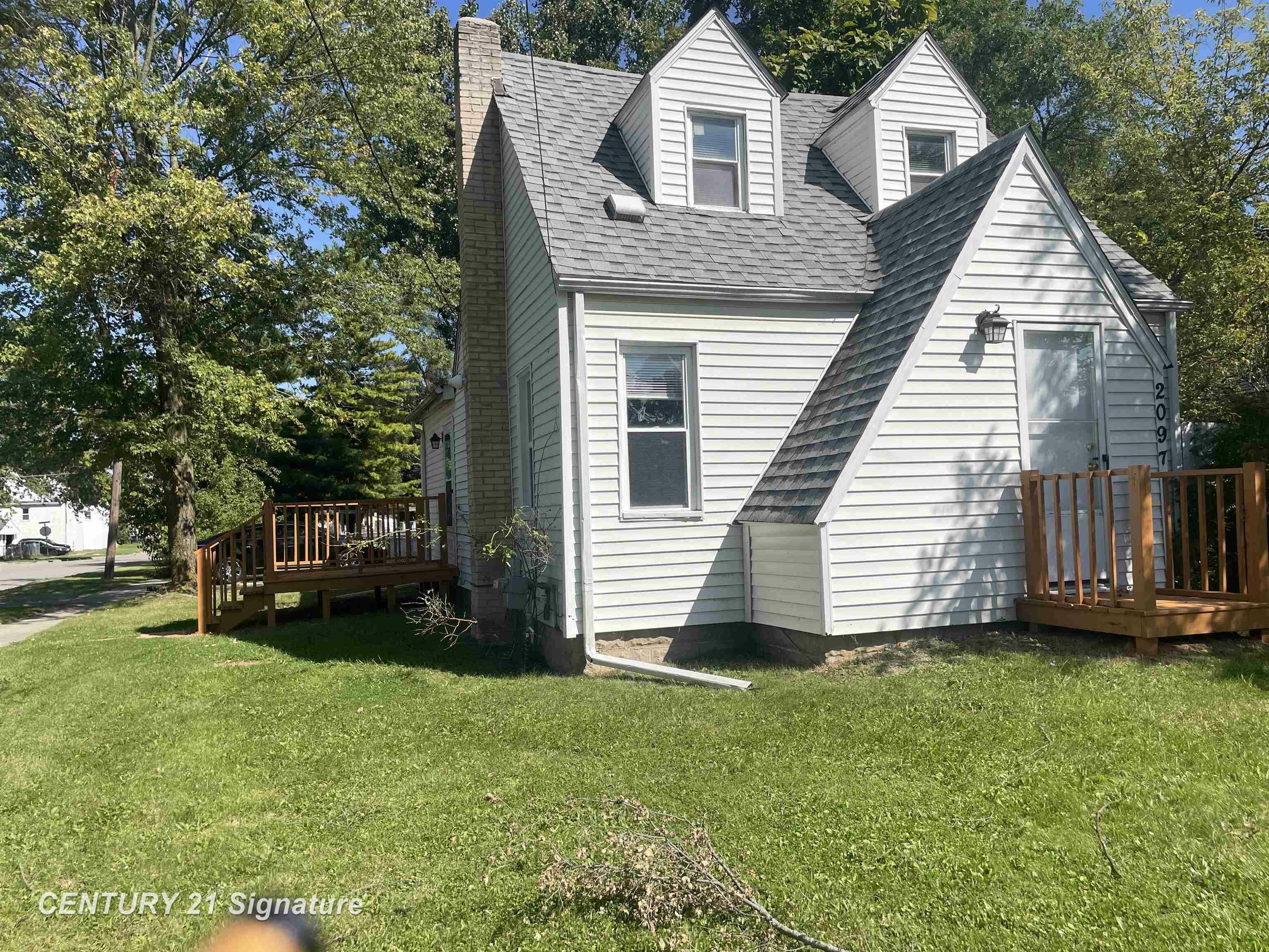 Property Photo:  2097 E Scottwood Avenue  MI 48529 