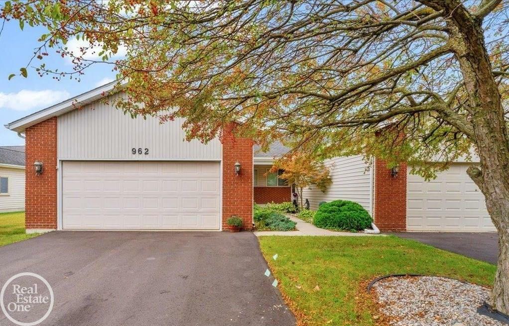 Property Photo:  962 St. Joseph Lane  MI 48040 