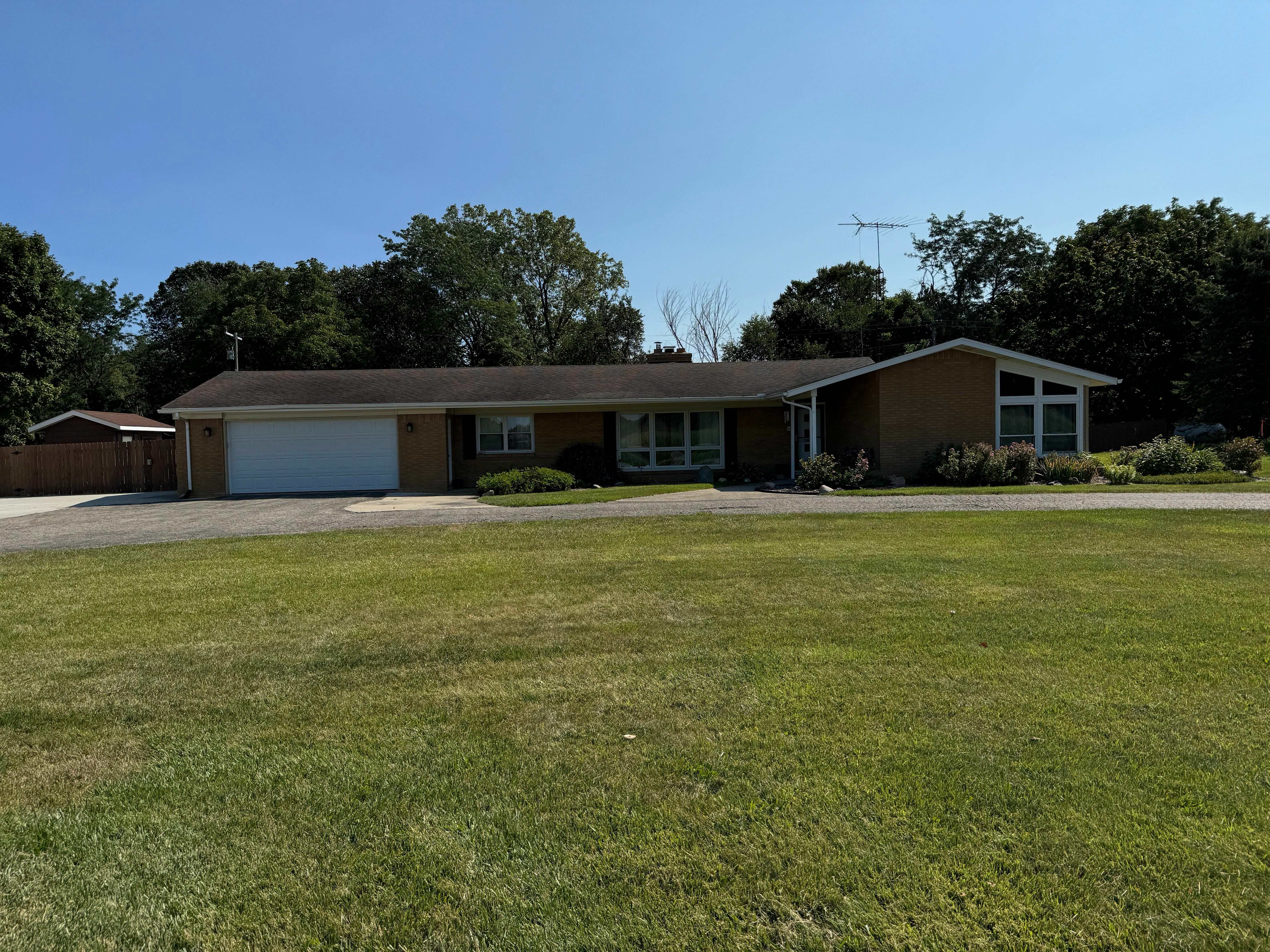 Property Photo:  2065 S Lapeer Road  MI 48446 9446 