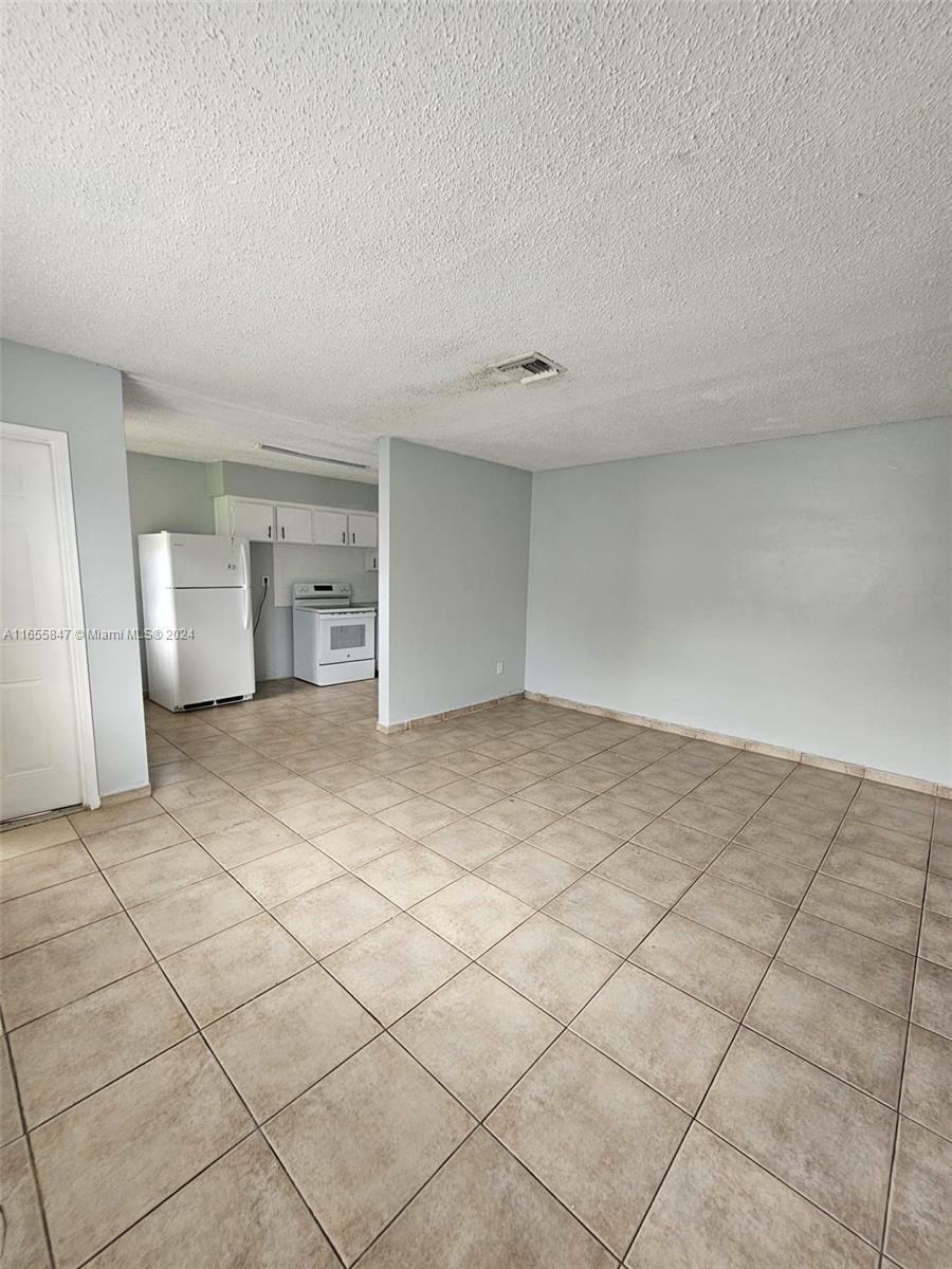 Property Photo:  16041 NE 19th Ct 3  FL 33162 