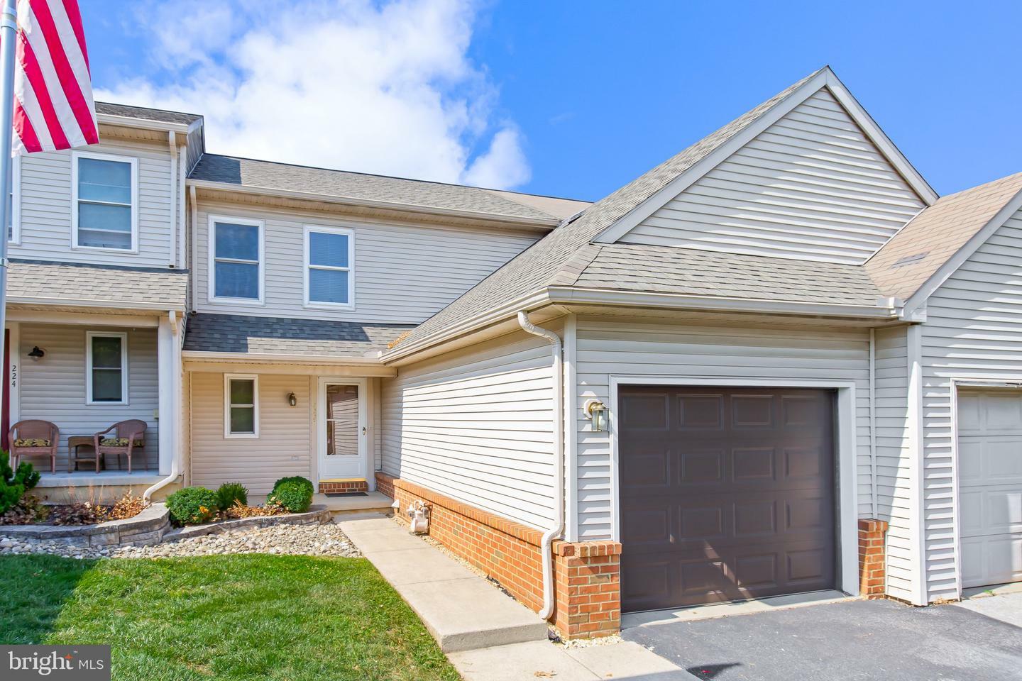 Property Photo:  222 Parklawn Court  PA 17601 