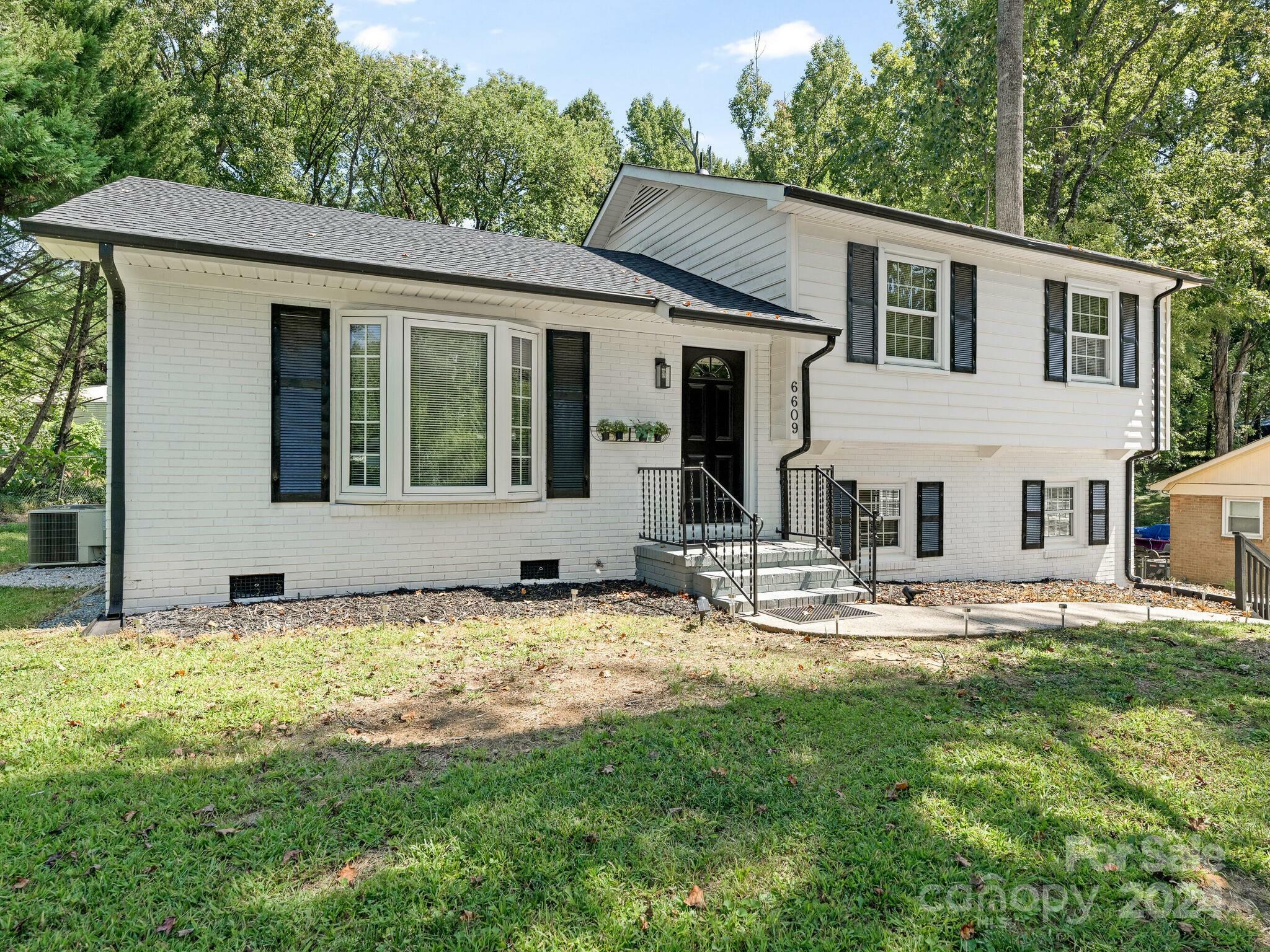 Property Photo: 6609 Highbrook Drive NC 28212