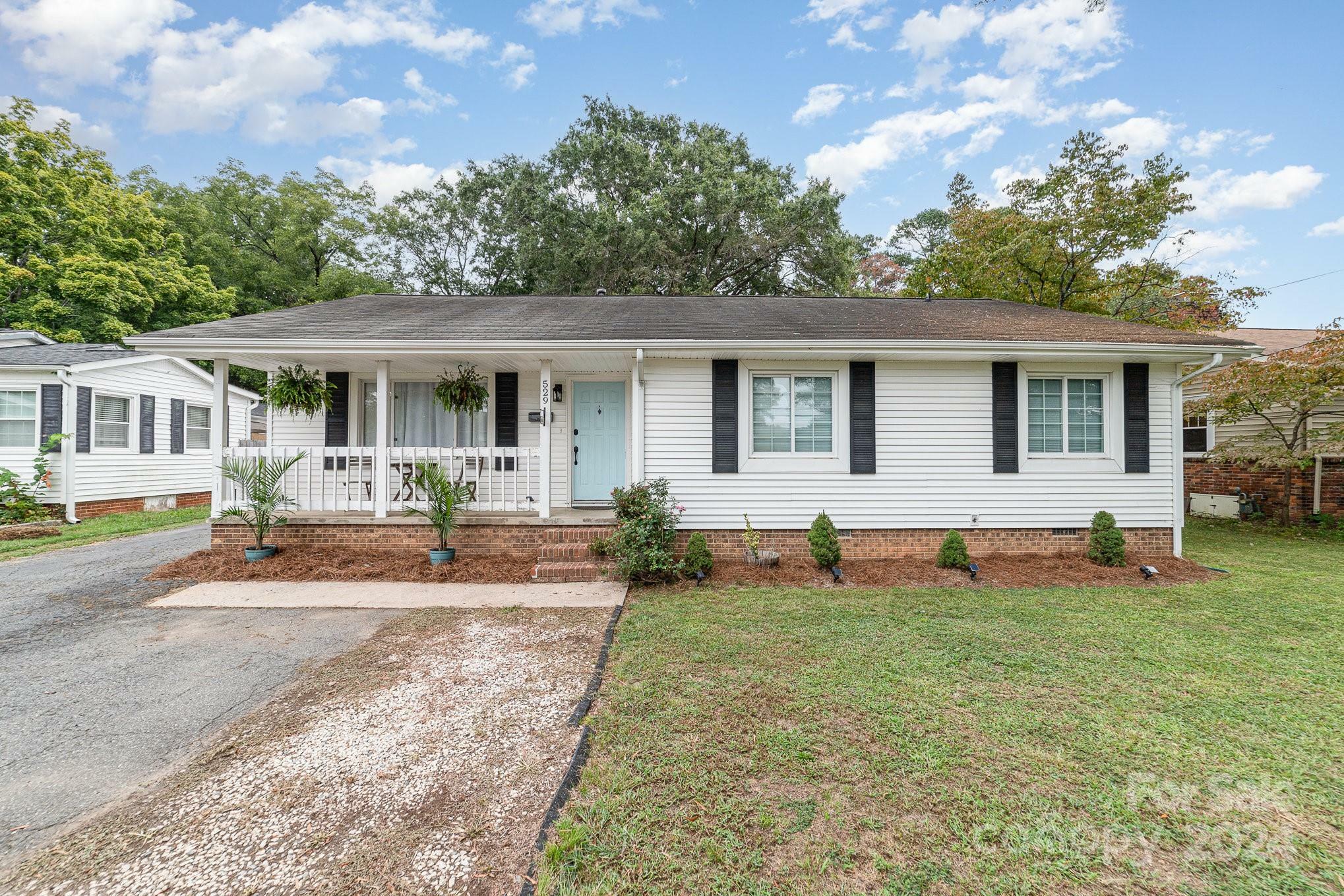 Property Photo:  529 Union Street S  NC 28025 