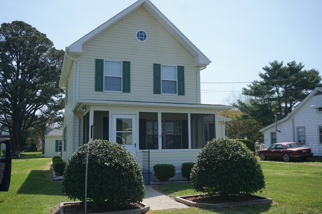 Property Photo:  23 Lee St  VA 23480 