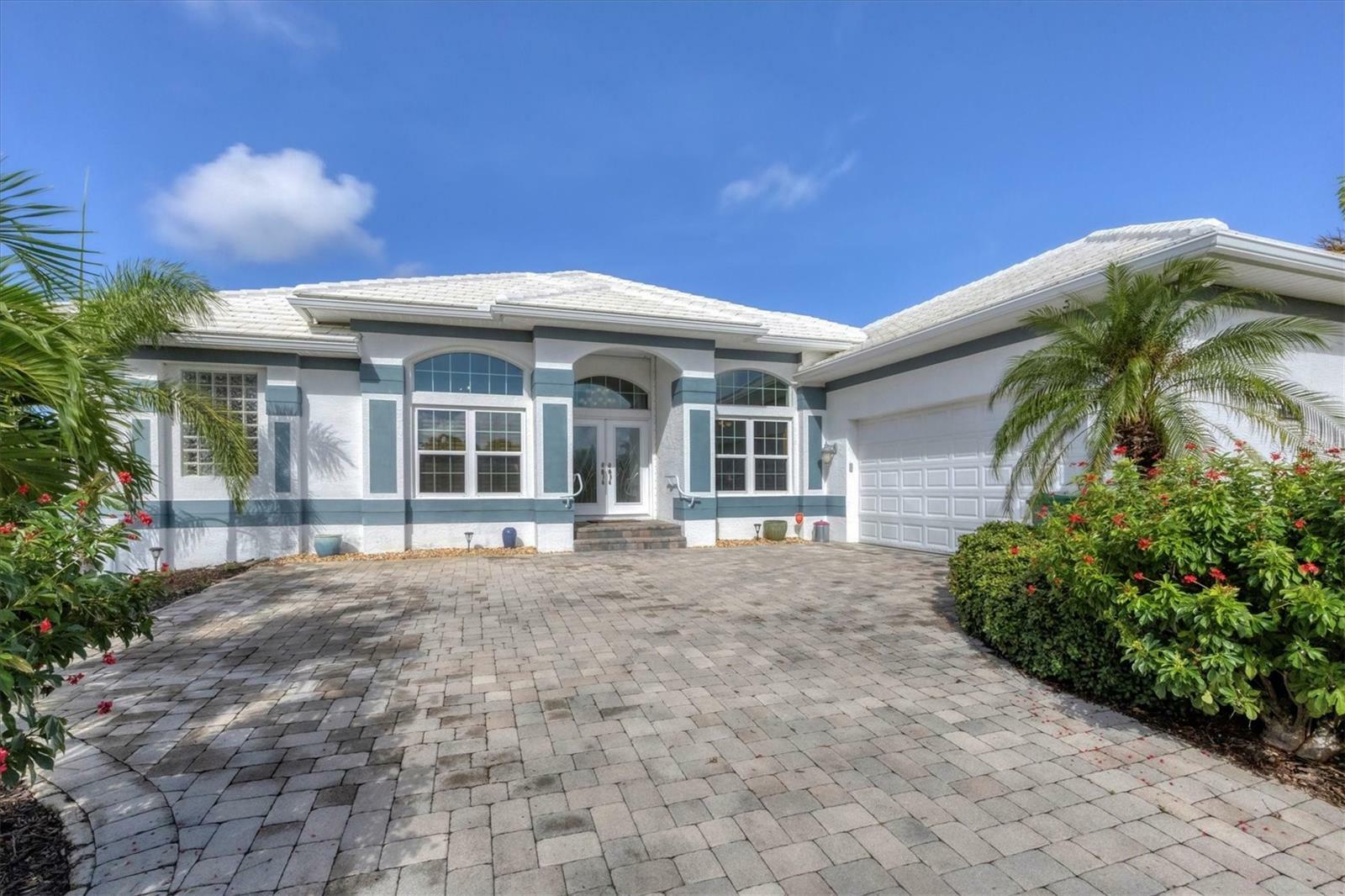 Property Photo:  471 Coral Creek Drive  FL 33946 