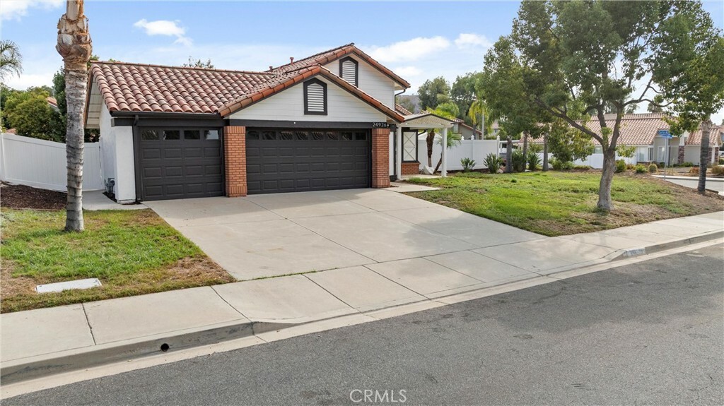 Property Photo:  24926 Avenida Sombra  CA 92563 