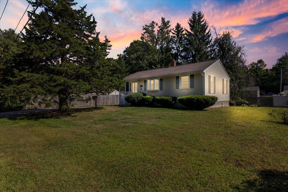 Property Photo:  21 Douglass Way  NH 03833 