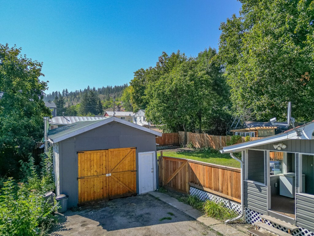 Property Photo:  712 Hubert Avenue  BC V0E 1V0 