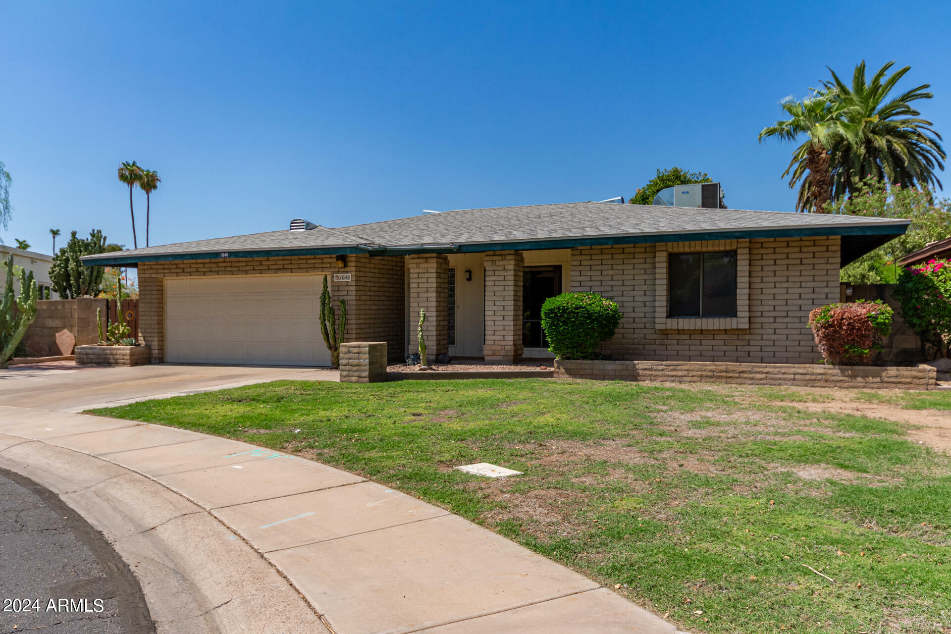 Property Photo:  1646 S Pecan Circle  AZ 85202 