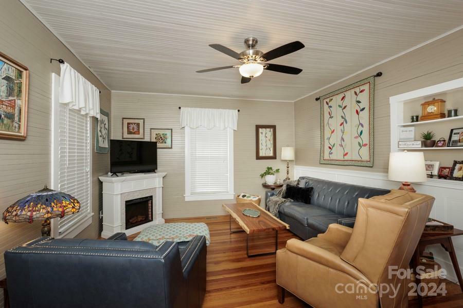 Property Photo:  3084 W Main Street  NC 28610 