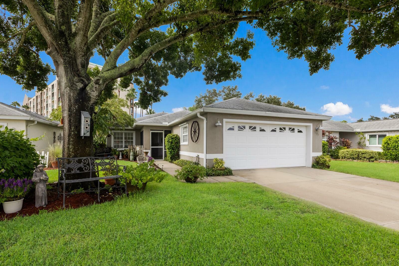 Property Photo:  2407 Waterford Court  FL 34221 