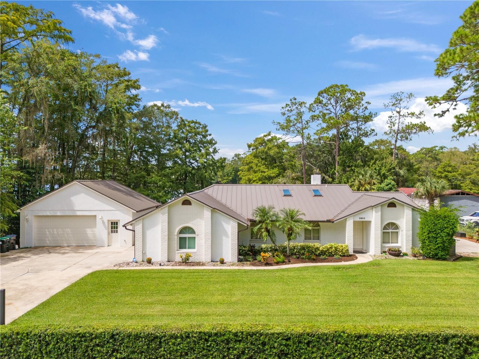 Property Photo: 3800 Chuluota Road FL 32820