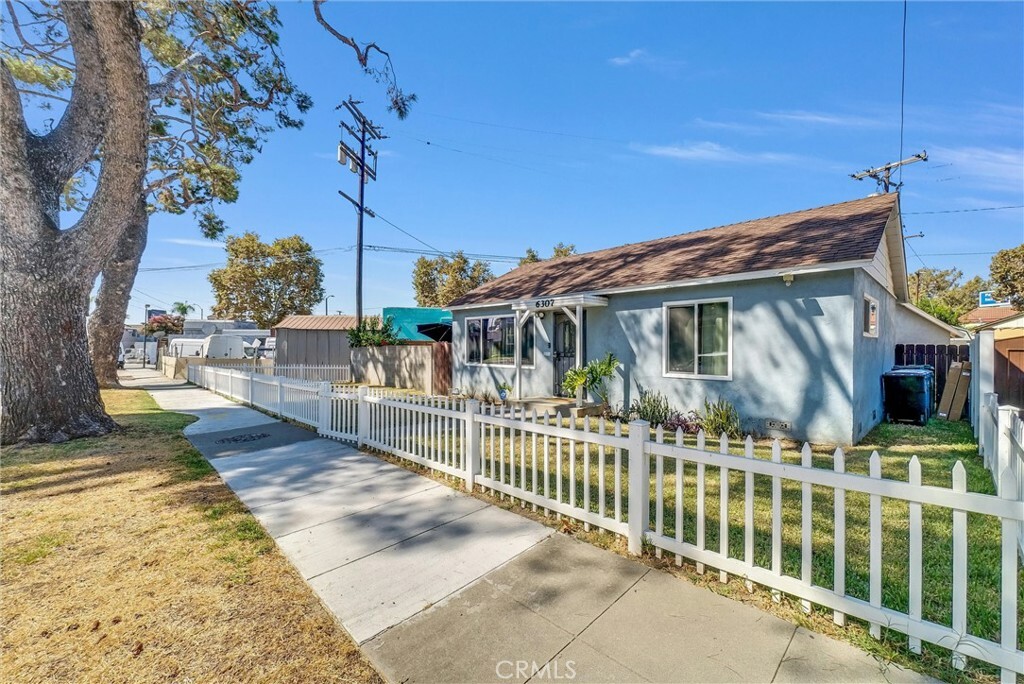 Property Photo:  6307 Palm Avenue  CA 90601 