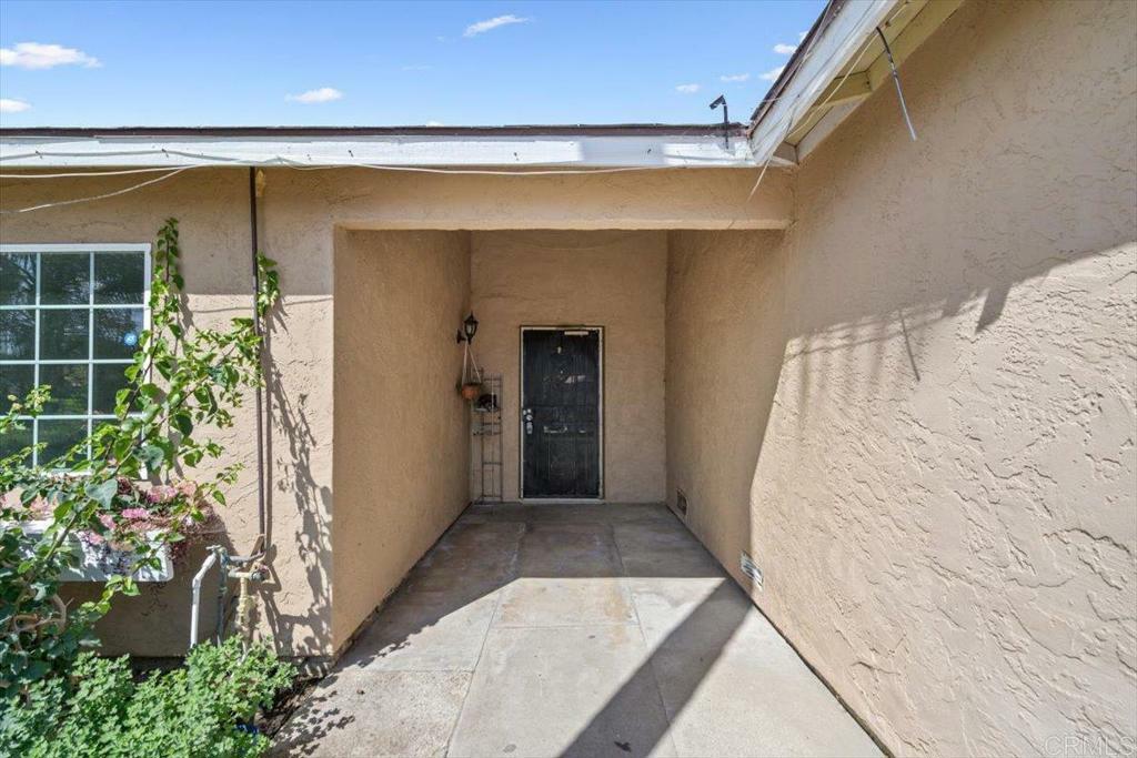 Property Photo:  268 Avenida Descanso  CA 92057 