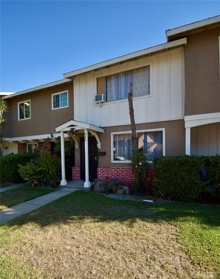 Property Photo:  664 E 5th Street  CA 91702 