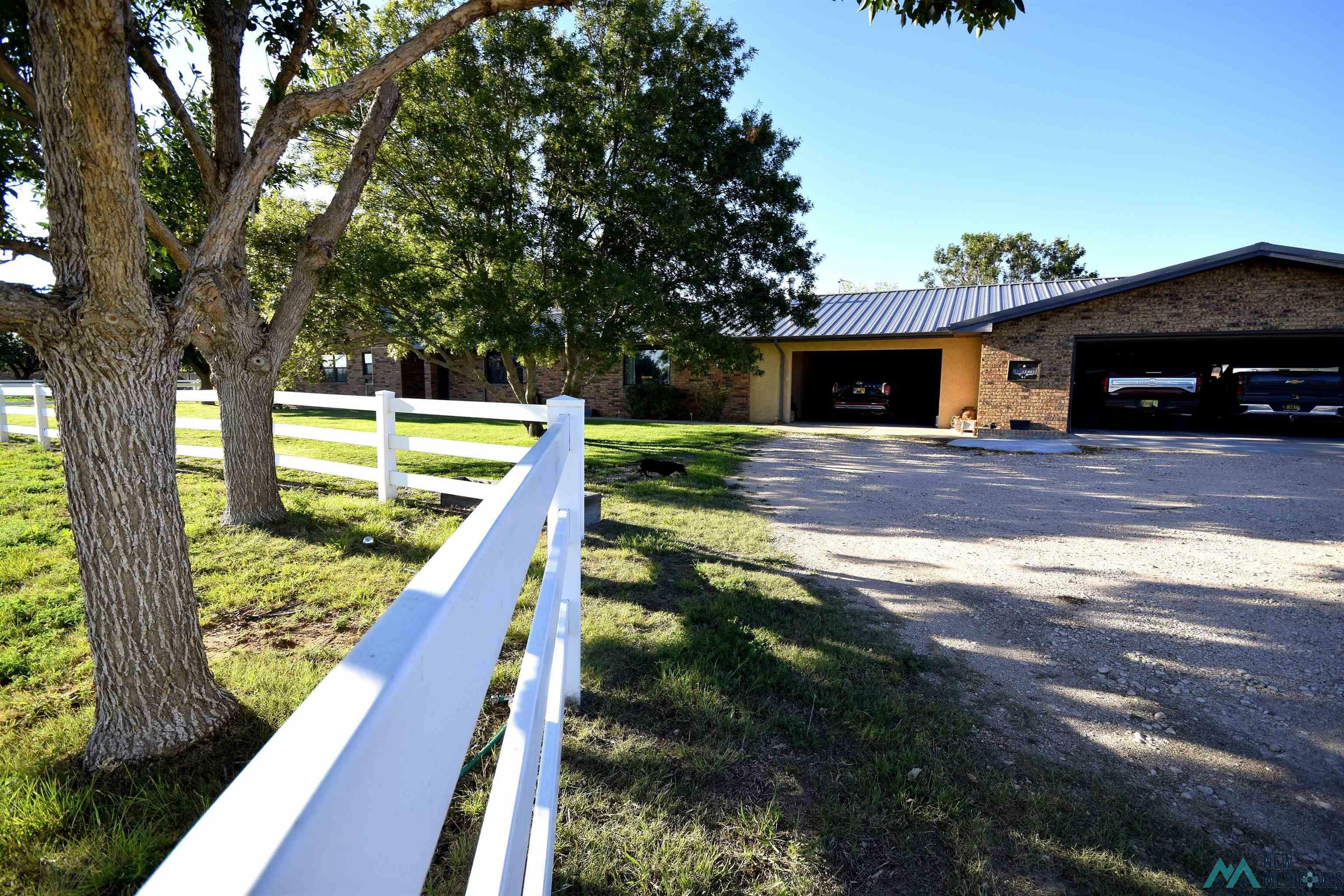 Property Photo: 1676 S Roosevelt Road 4 NM 88130