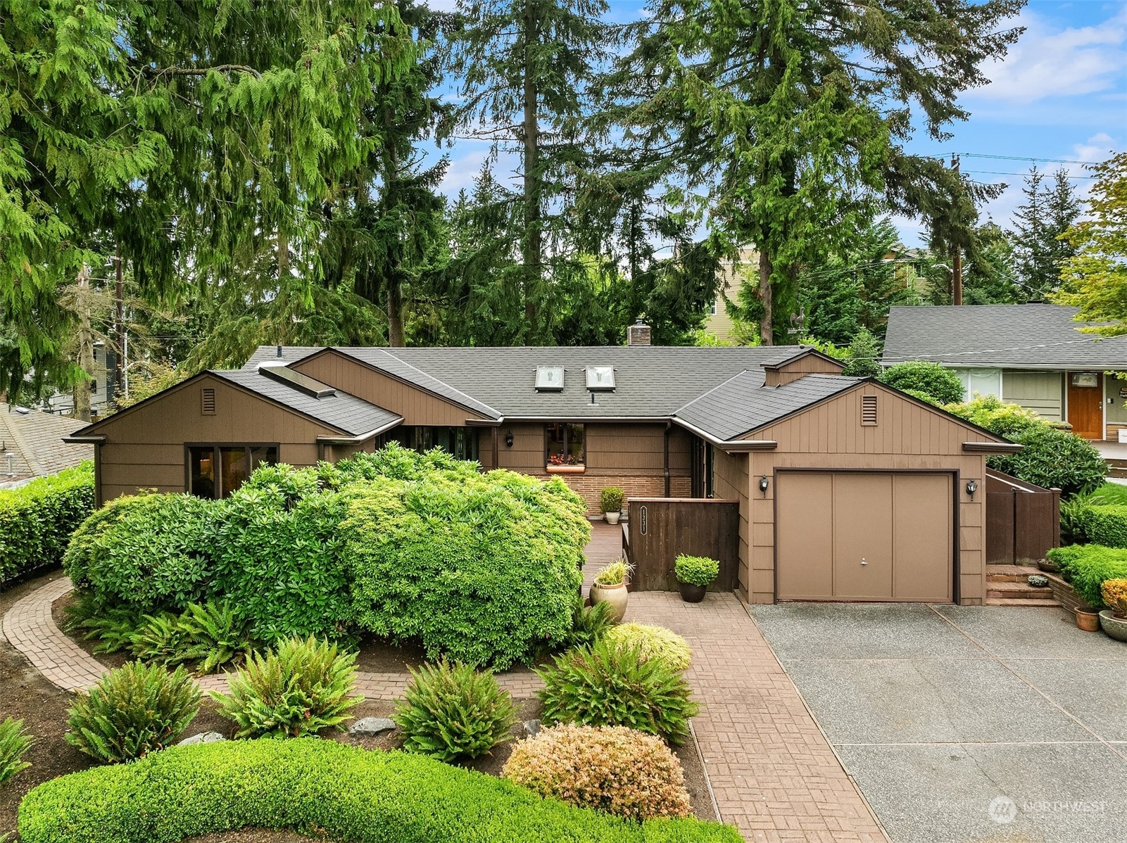 Property Photo:  1331 N 176th Street  WA 98133 