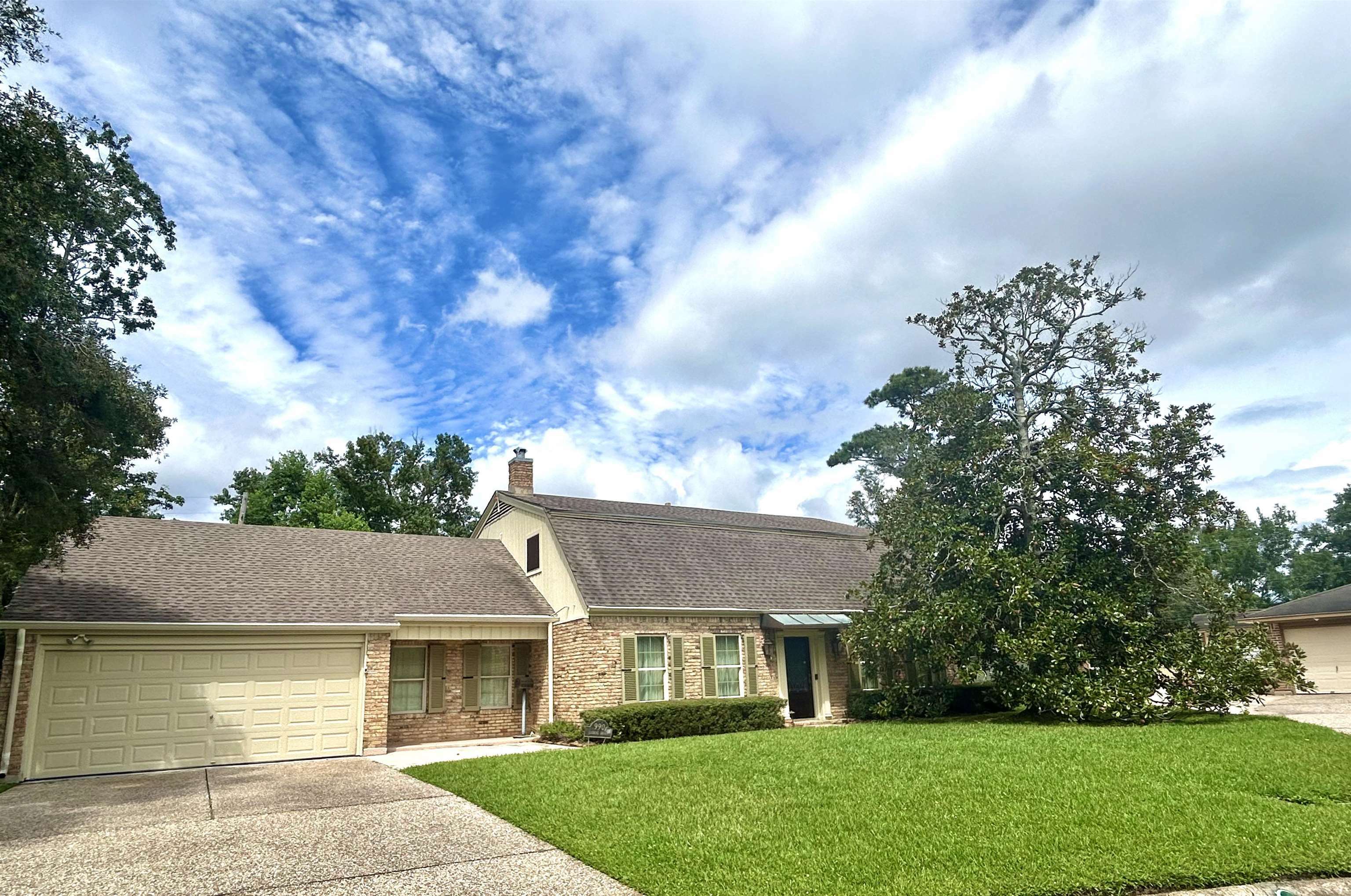 Property Photo:  990 Jasmine Dr  TX 77706 