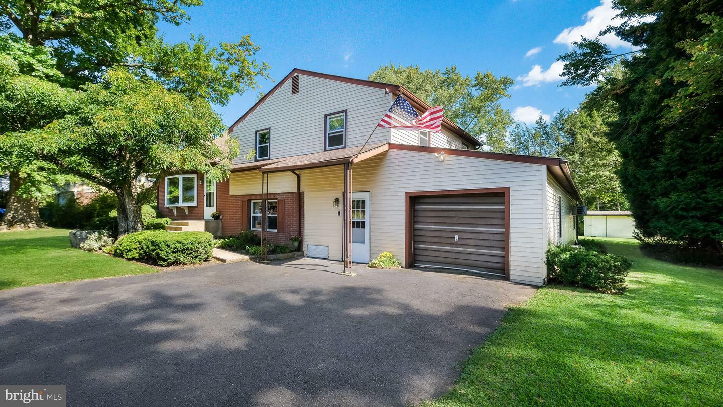 Property Photo:  220 Park Lane  PA 18914 