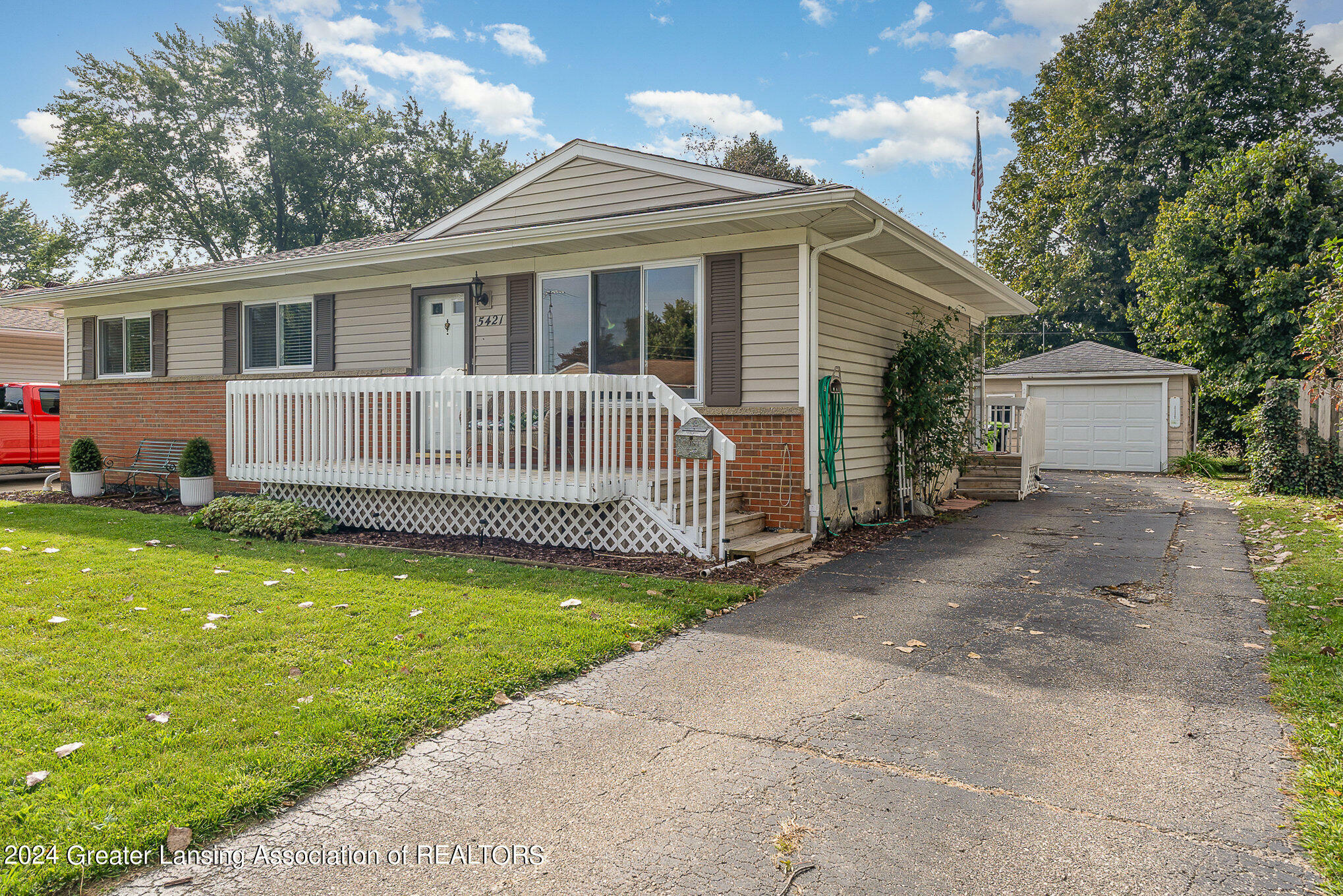 Property Photo:  5421 Winshall Drive  MI 48473 