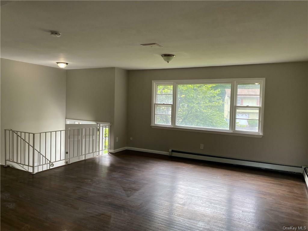 Property Photo:  104 Sutton Park Road  NY 12603 