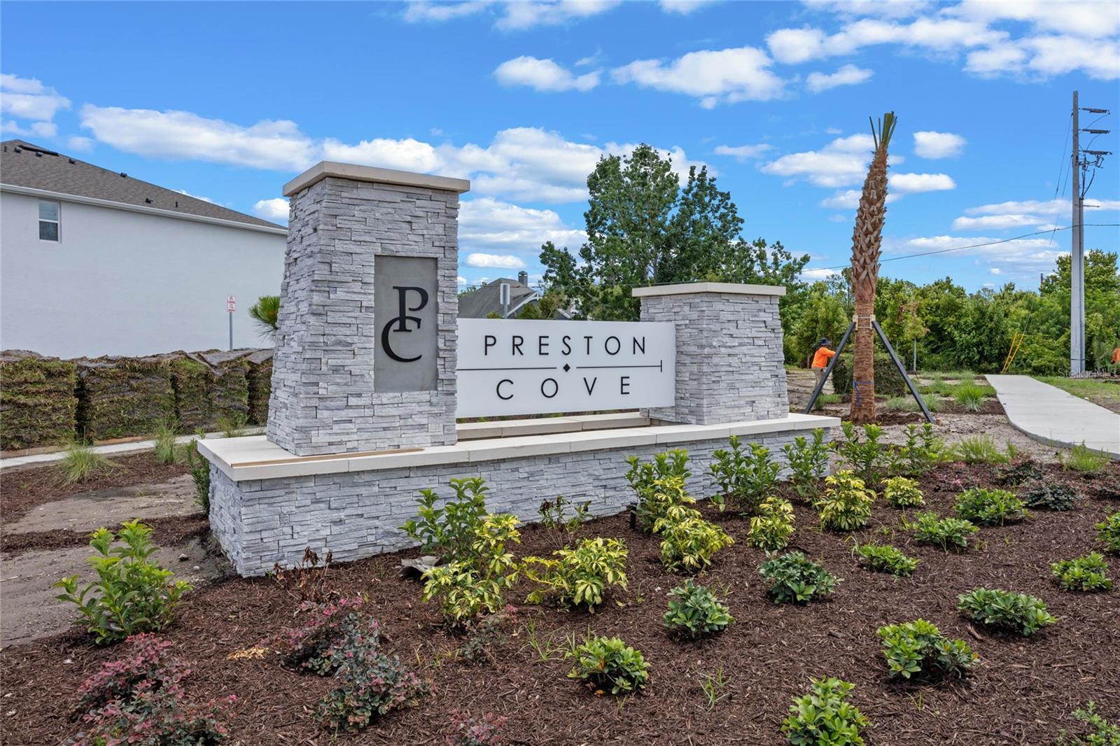 Property Photo: 503 Preston Cove Drive FL 34771